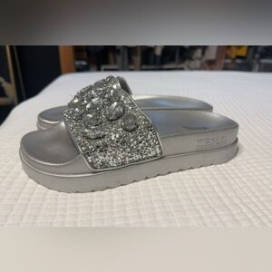 Women’s Slides